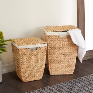Panier de rangement en rotin naturel avec couvercle, forme rectangulaire, pour le rangement du linge, style rustique avec poignées - Product Image 1