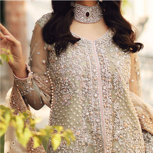 Nuevo Estilo Moderno en Línea, Precioso Lehenga Choli Bordado de Diseñador, Vestido de Novia para Boda - Product Image 6