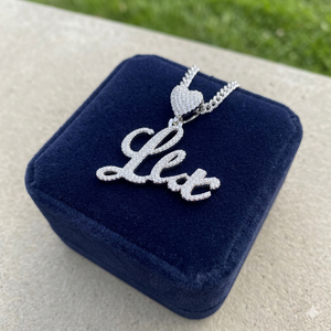 Collar con Letra Personalizable en Cursiva de Oro de 10K, Colgante con Cierre de Corazón con Diamantes Moissanite, Letra Personalizada, Regalo Moderno - Product Image 4