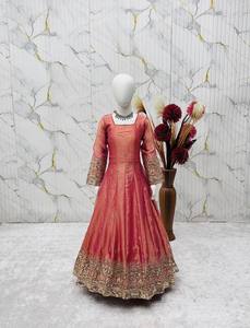 Robe Anarkali en soie rose traditionnelle indienne et pakistanaise pour femmes, longueur ras du sol, tenue de mariage brodée, coupe classique - Product Image 1