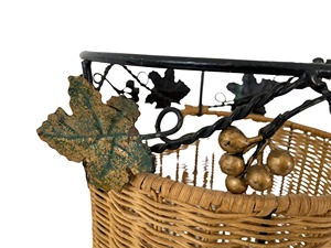 Porte-parapluie en rotin et métal au design en forme de feuille, idéal pour l'entrée de la maison, les cafés de plage et les intérieurs à thème naturel - Product Image 3