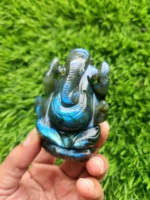 Statue du Dieu Ganesh en pierre de labradorite naturelle – Un symbole divin de transformation, de sagesse et de lumière spirituelle