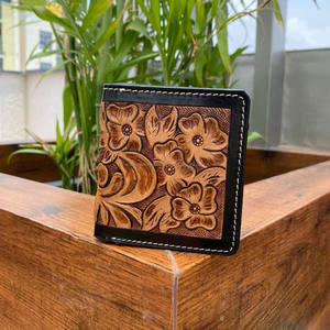 Cartera de hombre de doble pliegue de cuero genuino hecha a mano con diseño floral occidental - Product Image 2
