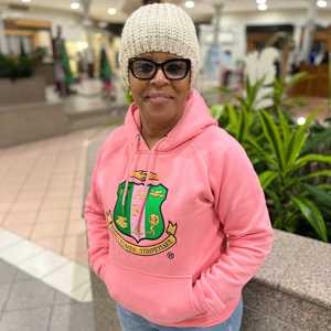 AKA เสื้อฮู้ดสีชมพูพรีเมี่ยมสำหรับผู้หญิง ปักลายตัวอักษรกรีก เสื้อพูลโอเวอร์ผ้าฟลีซเนื้อนุ่ม สวมใส่สบาย มีสไตล์ - Product Image 3