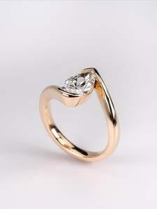 Bague de fiançailles solitaire minimaliste en or 18K/14K/10K avec diamant de laboratoire taille poire de luxe 3,00 carats, bijoux fins personnalisés en gros - Product Image 6