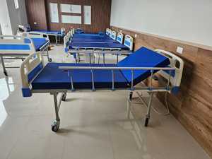 Hospital Semi Fowler <b>Bed</b> Manual Adjustable Backrest Medical Patient <b>Bed</b> with side railing <b>and</b> castors for hospital <b>and</b> clinics - Product Image 4