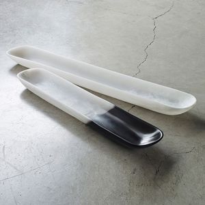 Plateau de service en marbre aux veines élégantes pour la décoration moderne de la salle à manger et les réceptions stylées - Product Image 4