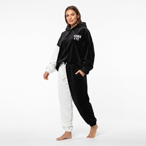 Ensemble jogging femme en velours personnalisé, deux tons, coupe oversize, épaules tombantes, sweat à capuche à manches longues et pantalon de jogging contrastant blanc et noir - Product Image 2