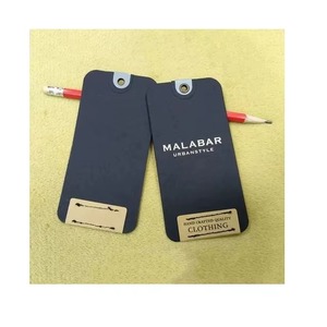 Etiqueta Colgante para Ropa Negra Mate Personalizada Premium con Ojal Metálico, Etiqueta de Papel Kraft Cosida para Marca de Ropa y Venta al por Menor - Product Image 1
