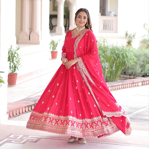 Robe riche en sequins et broderies Jari avec ensemble de dupatta en toile brodée de sequins et de broderies Jari - Product Image 1