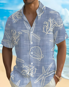 Chemise à manches courtes pour hommes sur le thème de l'océan, à motifs floraux, avec des imprimés d'étoiles de mer, de coquillages et de coraux. Cette chemise ample à col est... - Product Image 1