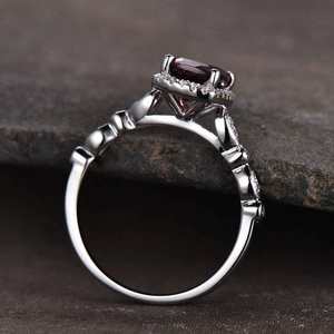 Bague de mariage en argent sterling avec grenat rouge naturel, pierre de naissance de janvier, taille émeraude - Product Image 4