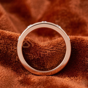 Anillo de Oro Rosa de 18K con Diamantes Flotantes en Forma de Ola |   Anillo Eternity con Canal Curvo y Diamantes Flotantes en Oro Rosa Sólido de 18K - Product Image 2