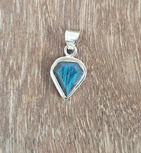 Labradorite Pendant 925 Sterling Silver <b>Solid</b> Gemstone Handmade Elegant Necklace Gift For Women Fashion Jewelry - Product Image 1