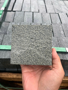 Pavés en pierre naturelle de haute qualité du Vietnam, martelés, vert mousse, avec un design moderne pour l'aménagement paysager et le pavage extérieur des jardins - Product Image 3