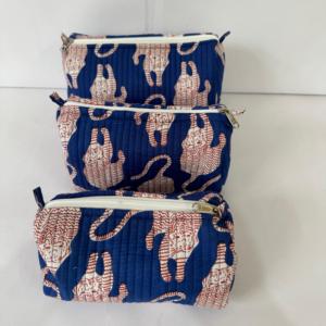Ensemble de trousses de maquillage en coton matelassé à imprimé tigre bleu, trousse de toilette pour femmes, organiseur de voyage, pochette à fermeture éclair faite à la main - Product Image 1
