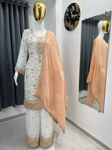 Ensemble Kurti Plazzo festif spécial avec dupatta de 2,2 m – Vêtements ethniques haut de gamme - Product Image 4