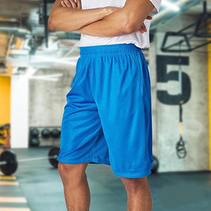 กางเกงกีฬาขาสั้นผู้ชายแบบตาข่าย 3 แพ็ค กางเกงกีฬาบาสเก็ตบอลระบายอากาศได้ดีสำหรับออกกำลังกายในยิมพร้อมกระเป๋าลึก น้ำหนักเบา แห้งเร็ว - Product Image 3