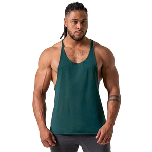 Camiseta sin mangas de punto acanalado verde para hombre, 100% poliéster, transpirable, cuello redondo, color liso, estilo casual urbano, con logo frontal - Product Image 1