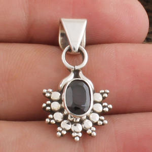 จี้พลอยโกเมนสีแดงธรรมชาติ เงินแท้ 925 ชุบแพลตตินั่ม งานแฮนด์เมดสไตล์วินเทจ พลอยประจำเดือนมกราคม คริสตัลบำบัด คุณภาพดี - Product Image 2