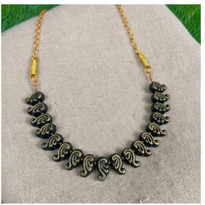 Collier en métal de style antique avec perles noires et chaîne plaquée or, bijoux statement pour femmes, KOTTRAVAI, cadeau pour mariage ou fête - Product Image 2