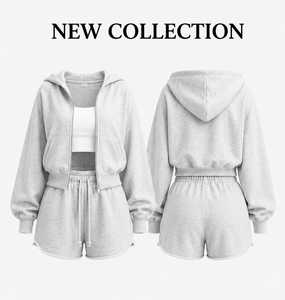 Ensemble décontracté 2 pièces pour femme : sweat à capuche et short, haut court à manches longues, survêtement en polaire écologique, tenue de détente avec logo - Product Image 3