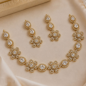 Ensemble collier et boucles d'oreilles pour femme JeweleMarket, plaqué or, pierres en cristal, style ethnique, pour mariage, fiançailles, anniversaire, fête, provenant du Maharashtra - Product Image 5