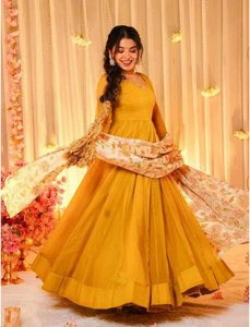 Offre Spéciale Haldi Day : Salwar Suit Designer Longue et Élégante, au Look Raffiné et Magnifique, Idéal pour les Mariées ou les Femmes, Collection Spéciale 2026 SIE - Product Image 4