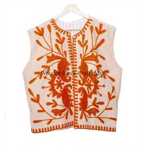 Chaleco Bordado Floral Único, Ecológico, para Invierno, Forro Cómodo, Chaqueta de Algodón Suzani de Inspiración Vintage para Mujer - Product Image 3