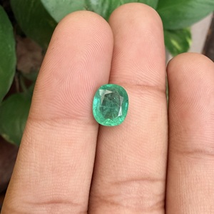 Esmeralda Zambiana Natural Genuina de 2.86 Quilates, Verde Vibrante, Facetada, Gema Suelta para Joyería Fina Personalizada de Diseñador - Product Image 5