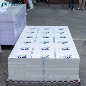 Panneau en mousse PVC blanc de qualité supérieure Pitech Vietnam Matériau co-extrudé pour l'impression d'armoires de salle de bain publicitaires et de panneaux d'affichage - Product Image 3