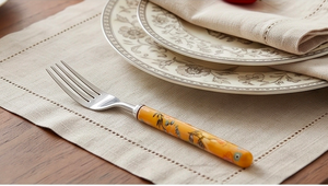 Ensemble de 4 fourchettes en acier inoxydable avec manche jaune floral, compatibles lave-vaisselle, idéal pour les fêtes et la cuisine - Product Image 3
