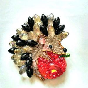Broche de Arte Bordado a Mano con Cuentas para Amantes de la Moda, Pin Bordado con Cuentas Hecho a Mano de Primera Calidad para Atuendos Elegantes - Product Image 3