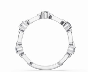Anillo de Diamantes Matilda Everlinked en Oro de 9kt, 14kt o 18kt con Cinco Diamantes Cultivados en Laboratorio de 0.50 Quilates, Anillo de Aniversario o Boda - Product Image 3