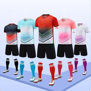 Ensemble de maillot de football pour homme à col en V et manches courtes, couleur dégradée, polyester respirant, uniforme de football toutes saisons, coupe classique - Product Image 1