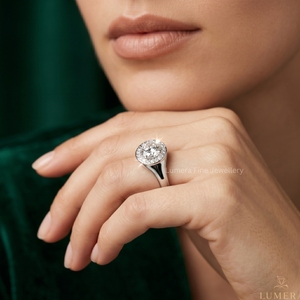 Bague de fiançailles de luxe en diamant de laboratoire avec halo, taille brillant rond, plaqué or 18 carats, pour femme, certifiée IGI - Product Image 5