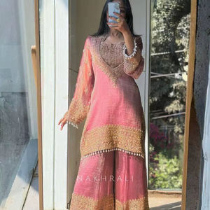 Traje Moderno de Dos Piezas con Bordado de Lentejuelas y Encaje, Ideal para Fiestas, Bodas y Diwali - Product Image 4