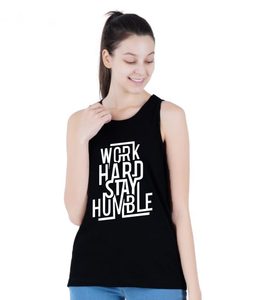 เสื้อกล้ามแขนกุดสีดำสำหรับผู้หญิง พิมพ์ลาย "Work Hard Stay Humble" คอกลม ลำลอง ระบายอากาศได้ดี ผลิตจากผ้าฝ้ายถัก - Product Image 2