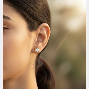 Boucles d'oreilles clous minimalistes en or avec diamant rond de 0,20 carat, couleur E-F, serti clos, bijoux solitaires pour femme - Product Image 2