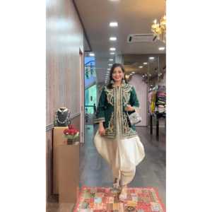 Diseñador elegante de las mujeres Top Dhoti Salwar Dupatta Set para el desgaste del partido - Product Image 6