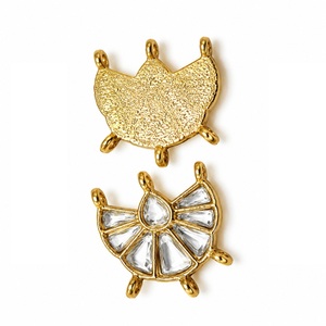 Pendentif Breloque Papillon Floral en Laiton avec Placage Émail Doré et Pierre Blanche pour la Fabrication de Bijoux DIY pour Femmes : Colliers, Bracelets, Ras-de-cou - Product Image 2