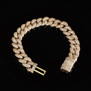 Chaînes cubaines en or et en argent, avec des maillons épais entrelacés, incrustés de pierres scintillantes, fermoir rectangulaire, luxe. - Product Image 1