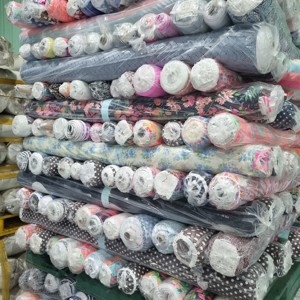 Fabriqué en Corée, 95% polyester, 5% élasthanne, tissu ITY imprimé, lot de tissus en stock, nombreux motifs floraux, meilleure qualité, designs magnifiques. - Product Image 1