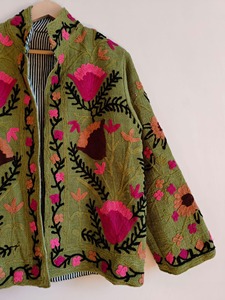 Veste décontractée pour femme grande taille en coton brodé floral bohème vert, col mandarin, manches longues, fermeture éclair - Product Image 5
