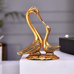 Figurine en métal de couple de canards s'embrassant, Statue de cygnes amoureux en métal massif, Décoration de bureau Feng Shui Oiseaux de l'amour - Product Image 1
