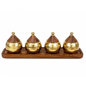 Trio de plats cubiques cannelés rayés métalliques sur pieds en bois, plateau de service haut de gamme pour table à manger, plateau à condiments et rafraîchissements, bols à dattes arabes - Product Image 3