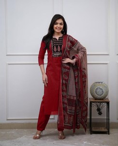 Conjunto de Ropa Étnica Tradicional de Rayón para Mujer con Pantalón y Dupatta a Juego |   Tela Elástica que Absorbe la Humedad y Antiarrugas - Product Image 2