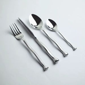 Juego de cubiertos de metal resistente con tenedor, cuchara y cuchillo para hotel, restaurante, catering, hogar y uso diario. - Product Image 1