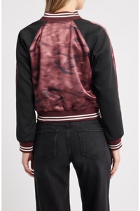 Veste universitaire pour femme, motif tie-dye, manches noires, corps bordeaux, fermeture éclair intégrale, coupe courte - Product Image 3