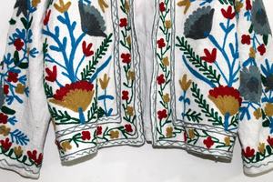 Veste Suzani brodée à la main Veste Suzani faite à la main pour femmes - Product Image 3